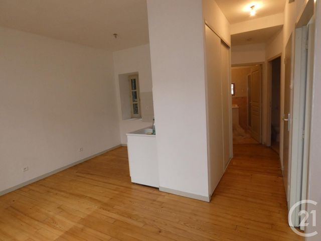 Afficher la photo en grand Appartement T2 à louer - 2 pièces - 38.72 m2 - SOUILLAC - 46 - MIDI-PYRENEES - Century 21 Cabinet Théron