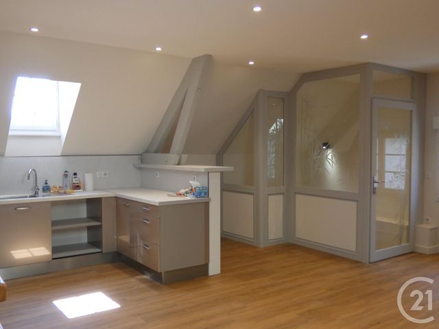 Afficher la photo en grand Appartement T2 à louer - 4 pièces - 83.0 m2 - MARTEL - 46 - MIDI-PYRENEES - Century 21 Cabinet Théron
