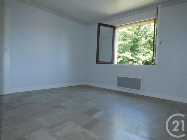 Afficher la photo en grand Appartement F3 à louer - 3 pièces - 55.0 m2 - SOUILLAC - 46 - MIDI-PYRENEES - Century 21 Cabinet Théron