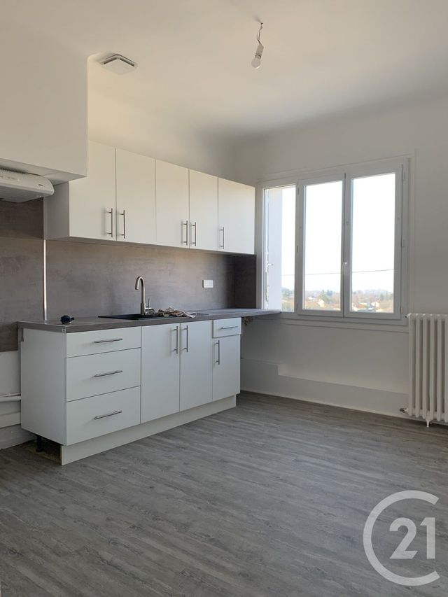 Afficher la photo en grand Appartement T4 à louer - 4 pièces - 98.0 m2 - GOURDON - 46 - MIDI-PYRENEES - Century 21 Cabinet Théron