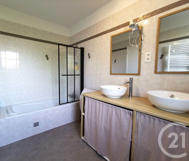 maison à louer - 5 pièces - 142.5 m2 - SALVIAC - 46 - MIDI-PYRENEES - Century 21 Cabinet Théron