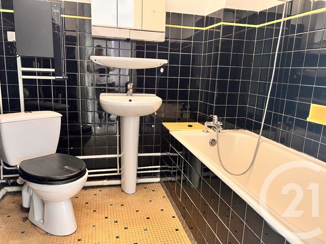 Appartement F3 à vendre - 4 pièces - 60.0 m2 - SOUILLAC - 46 - MIDI-PYRENEES - Century 21 Cabinet Théron