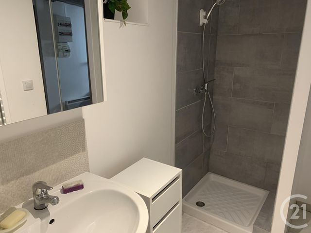 Appartement Studio à louer - 2 pièces - 42.0 m2 - SOUILLAC - 46 - MIDI-PYRENEES - Century 21 Cabinet Théron