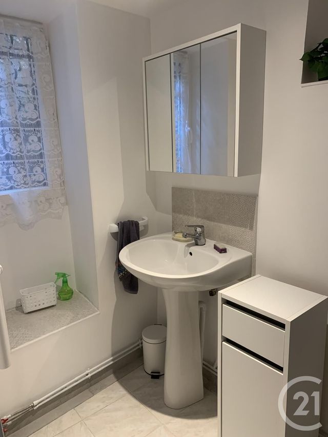 Appartement Studio à louer - 2 pièces - 42.0 m2 - SOUILLAC - 46 - MIDI-PYRENEES - Century 21 Cabinet Théron